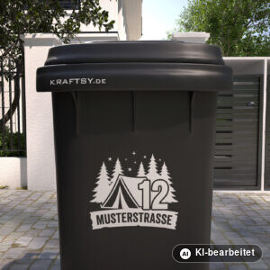 Mülltonnenaufkleber Zelt mit Straßenname und Hausnummer auf einer Mülltonne, Ansicht von vorne (Mit KI bearbeitet)